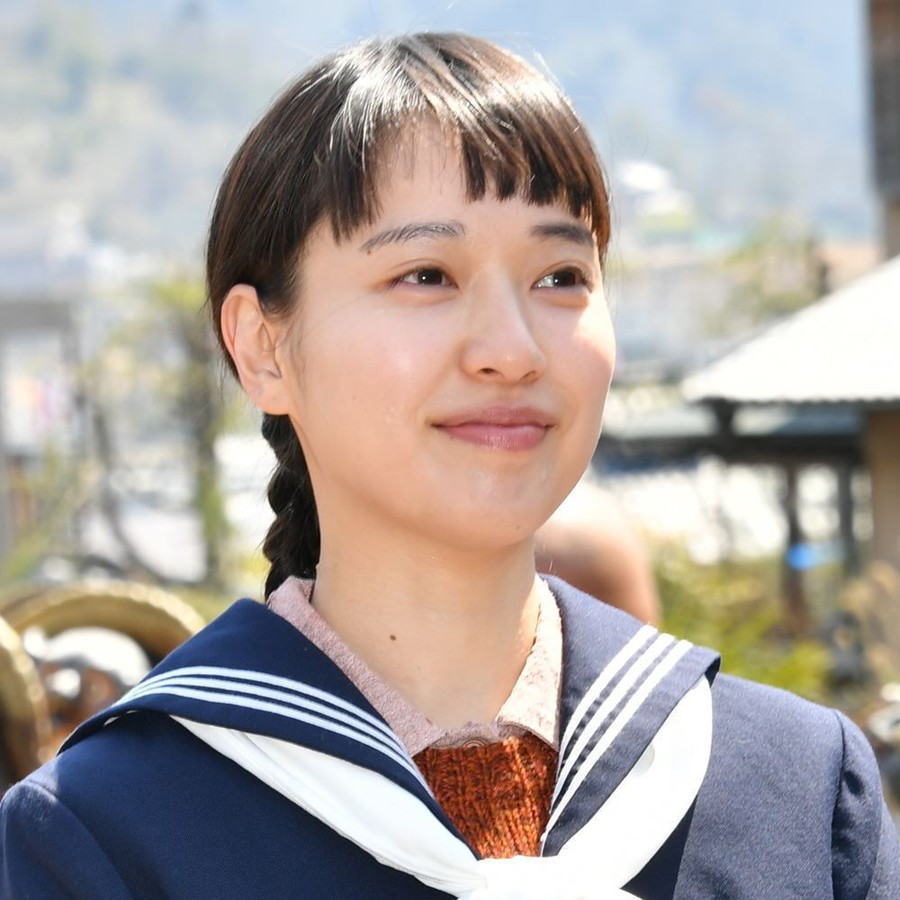 戸田恵梨香 ドラマ スカーレット の髪型がかわいい 朝ドラで15歳役は年の差に無理がある Hsが ハートを持って提供する情報ブログ